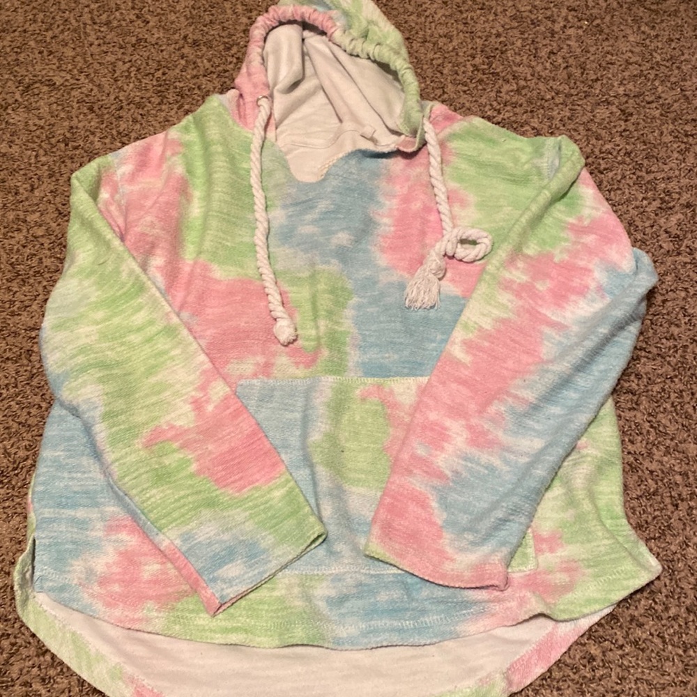 It’s a nice comfy shirt, has green,blue,pink, and white in it
